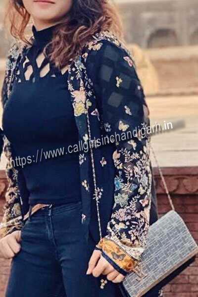 Mohali VIP Escort Urvi